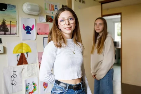 Deux élèves dans une chambre de l'internat éducatif et scolaire du collège Saint Louis