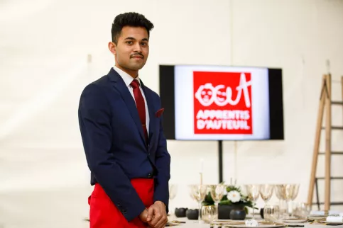 Jeune homme en formation Restauration