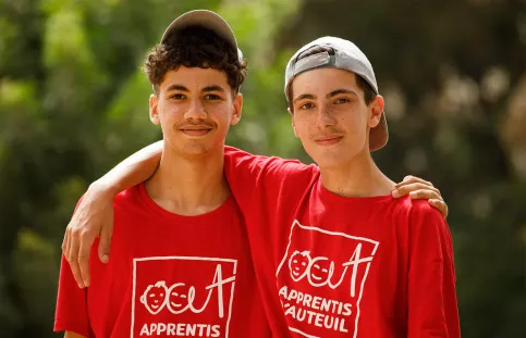 AESI au Maroc - un binôme de jeunes français et marocain, Mathis, à droite et Ayoub
